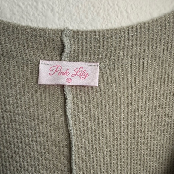 Pink Lily oversized tee - Picture 2 of 4